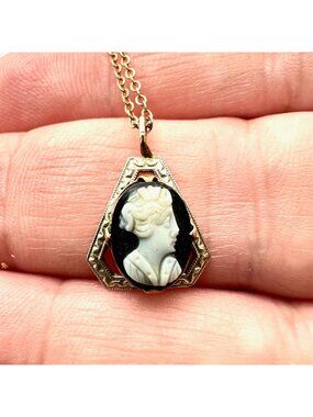 Vintage 10K Gold Womens Necklace Rose & White Gold Cameo Pendant 14 Inch Chain